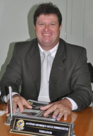 Vereador Camarão festeja abertura de nova Rua em Mucuri