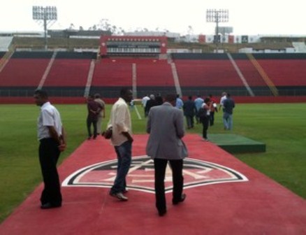 Delegação da Itália visita Barradão e aprova o estádio rubro-negro