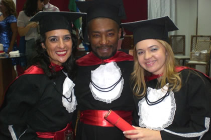 Festa e emoção na formatura da primeira turma de jornalismo da FASB em Teixeira de Freitas