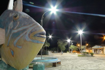Em Mucuri Praça do Peroá ganha nova iluminação