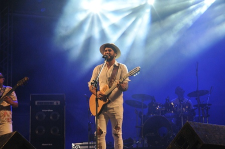 Passagem de ano de Mucuri tem queima de fogos e a alegria de Norberto Curvêllo