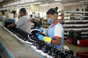 Atraídas pelo Governo do Estado, fábricas de calçados geram 31 mil empregos diretos na Bahia