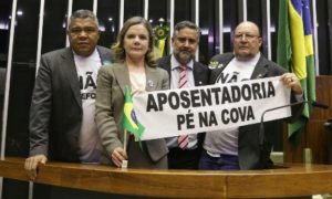 “Câmara aprova reforma da Previdência com votos comprados para lesar o trabalhador”, diz Valmir