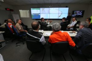 Rui se reúne com Marinha e Governo Federal sobre manchas de óleo no litoral baiano