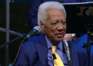 Morre Bira, aos 85 anos, carismático baixista do sexteto do Jô