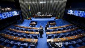 Senado deve votar PEC que adia eleições nesta terça-feira