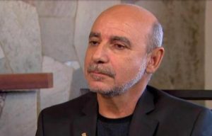 Ministro do STJ revoga prisão domiciliar e determina que Queiroz volte à cadeia