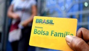 Bolsa Família: governo quer incluir auxílio-creche e prêmios para melhores estudantes
