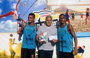Dupla de Mucuri vence XVII Torneio Interestadual de Futevôlei de Alcobaça