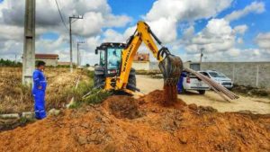 Prefeitura e EMBASA implantam rede de abastecimento de água no bairro Caribe-II em Itabatã