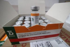 Mais 495 mil vacinas contra covid-19 são transportadas pelo Estado