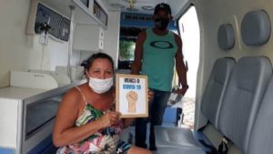 Moradora de Mucuri recebe alta do Hospital de Campanha após se recuperar da Covid-19