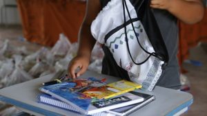 Suzano doa material escolar a comunidades indígenas no Extremo Sul da Bahia