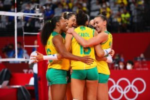 Meninas no vôlei conquistam vaga na final em Tóquio e garantem recorde histórico de medalhas para o Brasil nas Olimpíadas