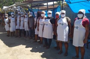 Prefeitura Municipal entrega kits de proteção para feirantes em Mucuri