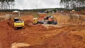Arrojado: Túnel em construção em Itabatã pra rodovia exclusiva da Suzano vai tirar tráfego de carretas madeireiras da BR-101