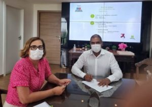 Robertinho se reúne em Salvador com a secretária Tereza Cristina e conquista R$ 1 milhão de equipamentos para saúde de Mucuri