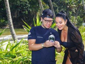 Hellen Ganzarolli  curte o primeiro dia do ano no São José  Beach Club em Itacaré