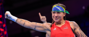 Bia Ferreira bate colombiana e se torna bicampeã mundial de boxe