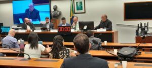 Em audiência pública na Câmara, especialista defende que Congresso tome a frente das discussões sobre o uso da IA nas eleições