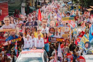 ”O povo sabe e reconhece quem cuida de Salvador de verdade”, afirma Lucas Reis durante caminhada na capital